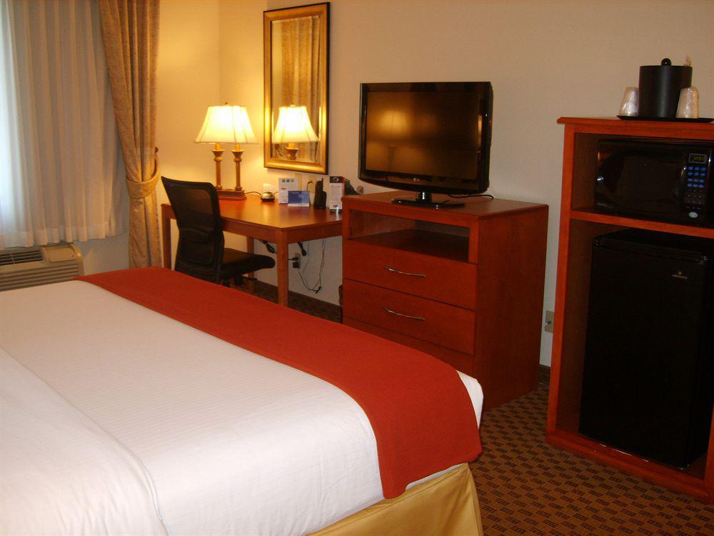 Holiday Inn Express & Suites Midland Loop 250 By Ihg Room photo