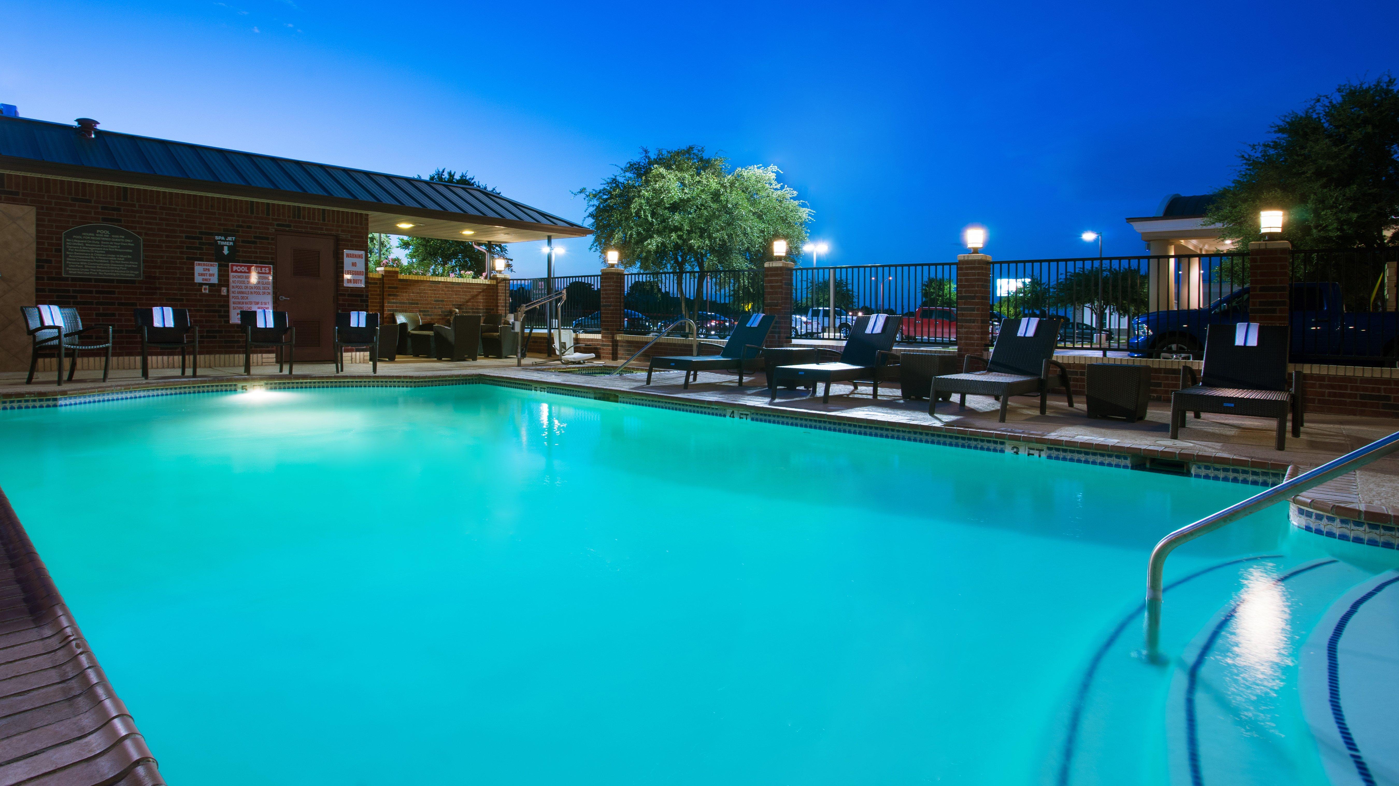 Holiday Inn Express & Suites Midland Loop 250 By Ihg Exterior photo