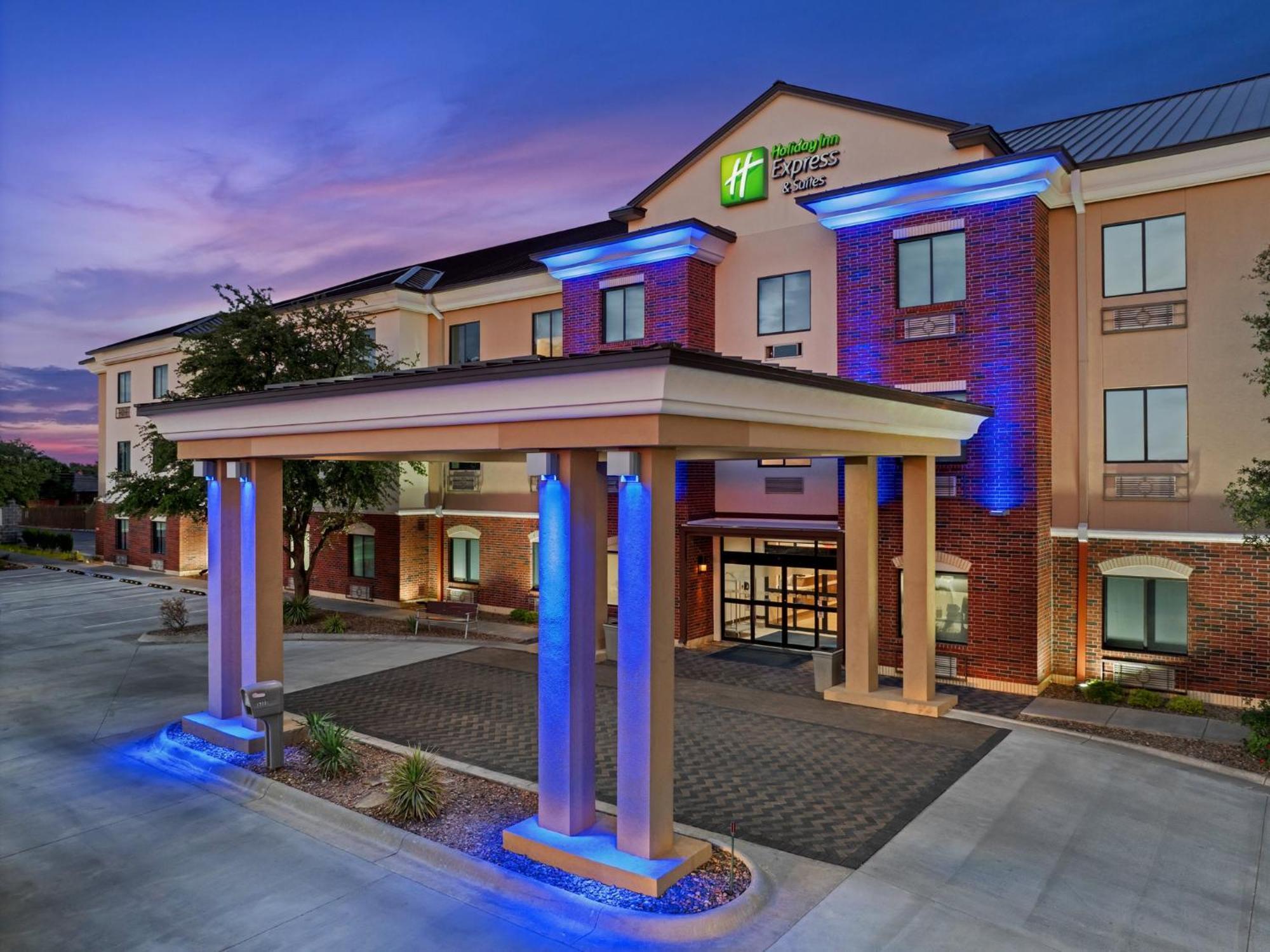 Holiday Inn Express & Suites Midland Loop 250 By Ihg Exterior photo